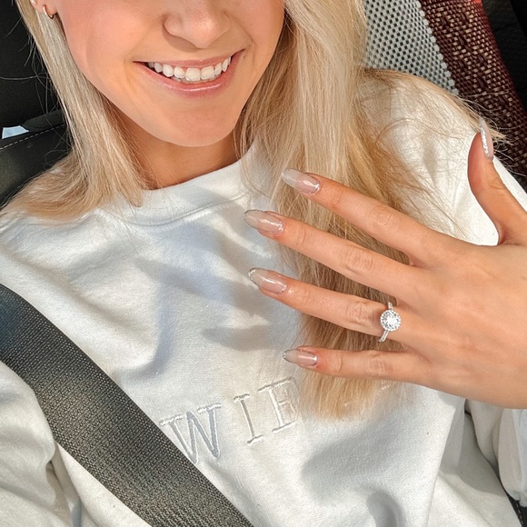 Wifey Crewneck - Picture 2 of 2